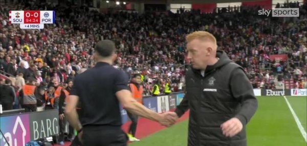 A策略 经典回溯？英冠两主帅赛后握手时，复刻了孔蒂和图赫尔的名场面